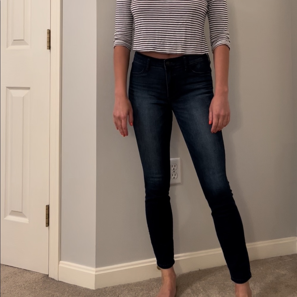 Abercrombie & Fitch Mid Rise Skinny Jeans!!